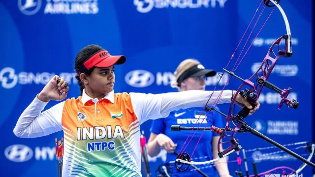 Jyothi Suresh Vennam aims during the final against top seed Andrea Becerra of Mexico 