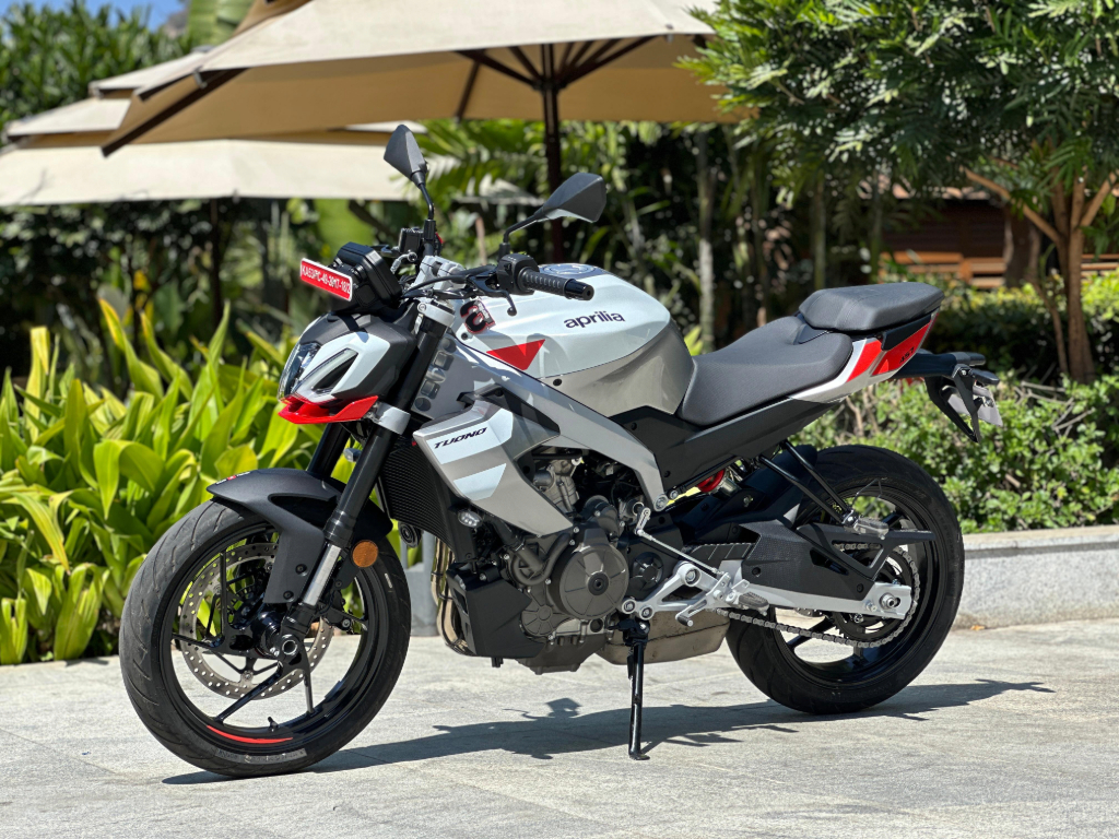 Aprilia Tuono 457 